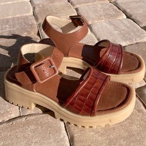 NWOT Leather Platform SANDALS. Size 6.5 - 7. Platform will last a lifetime!